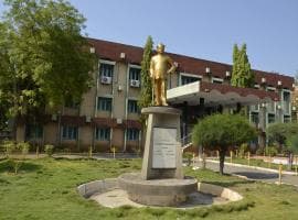 Virudhunagar Hindu Nadars' Senthikumara Nadar College